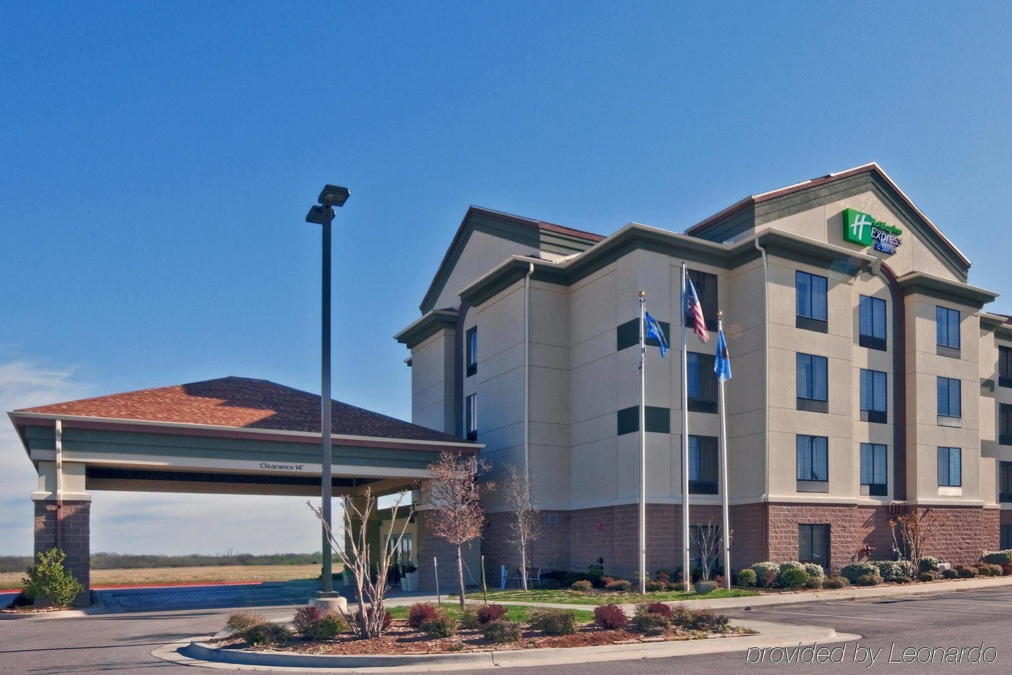 Holiday Inn Express Hotel & Suites Shawnee I-40 By Ihg Esterno foto